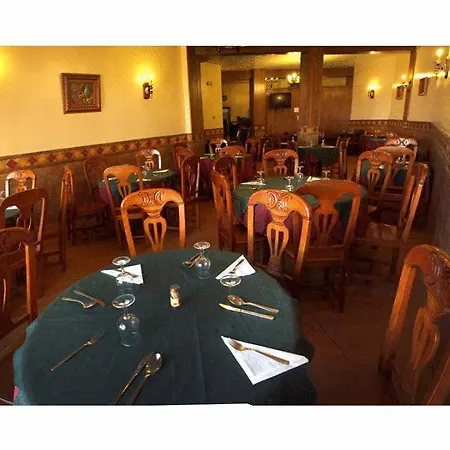 فندق Restaurante Berlanga *