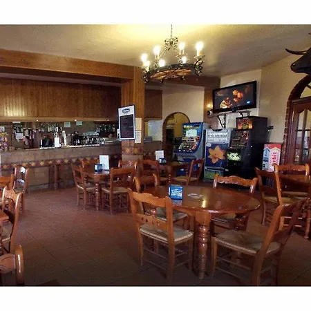 فندق Restaurante Berlanga *